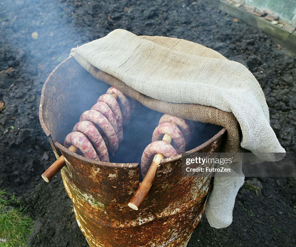 Jak zbudować domową wędzarnię z beczki? 