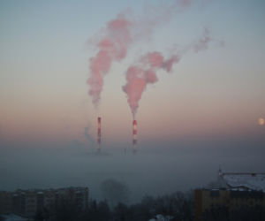 Smog w Warszawie. Jest coraz gorzej, powietrze można ciąć nożem