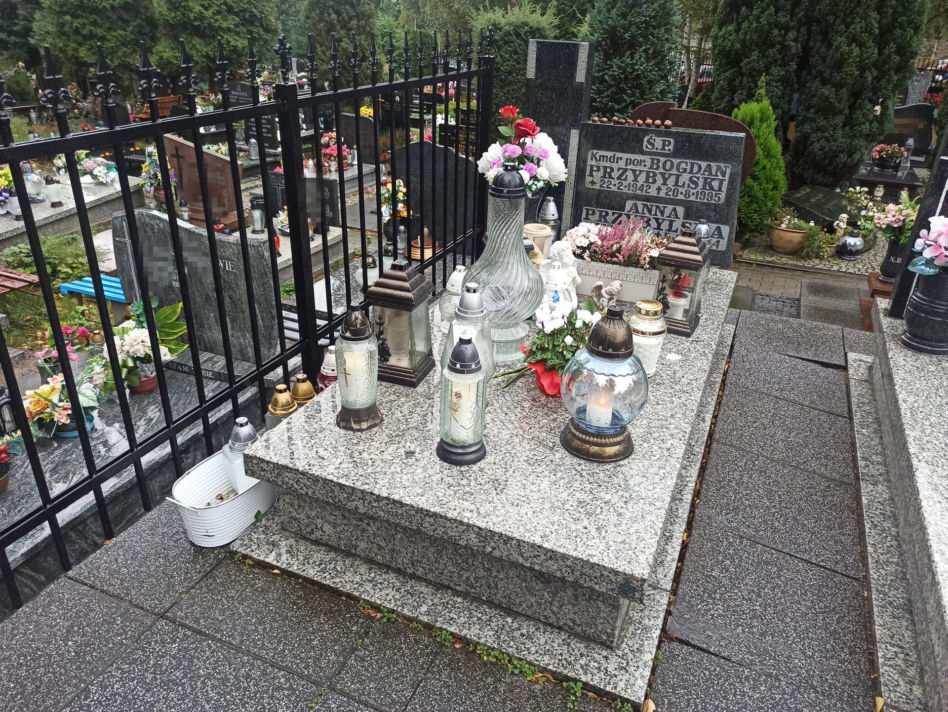 Rocznica śmierci Ani Przybylskiej. Wzruszający symbol na jej grobie.