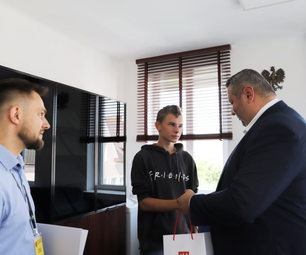 Ostrołęka. Uratował topiące się dziecko i dwie inne osoby! Prezydent: To bohater