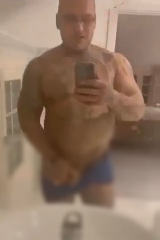 Popek pokazał penisa