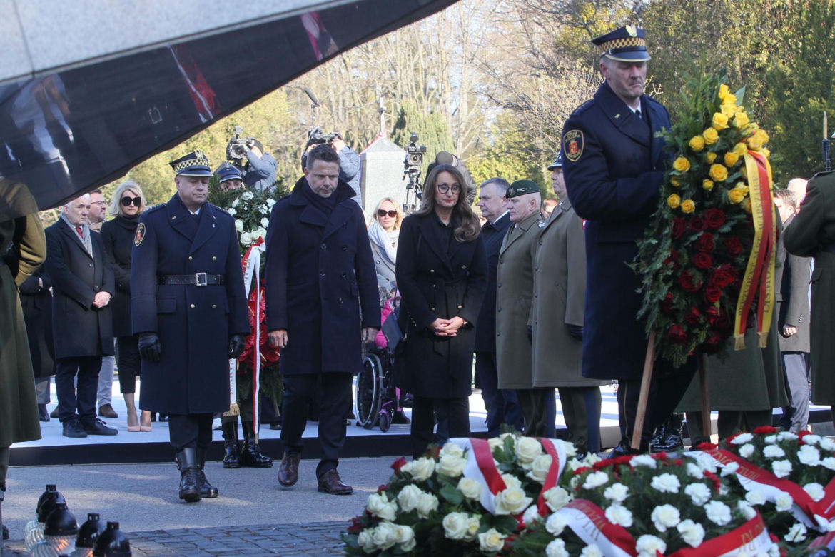 Obchody 16. rocznicy katastrofy smoleńskiej. Powązki