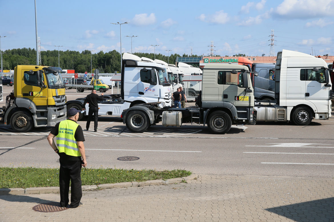 Tragicznie zmarłego kierowcę pożegnał sznur ciężarówek. Pogrzeb Roberta S.