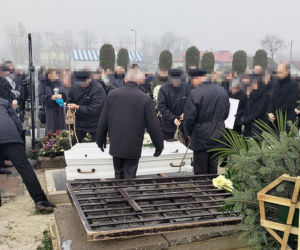 Pogrzeb 11-letniego aktora. Nikodem Marecki spoczął w białej trumnie. Żegnały go tłumy