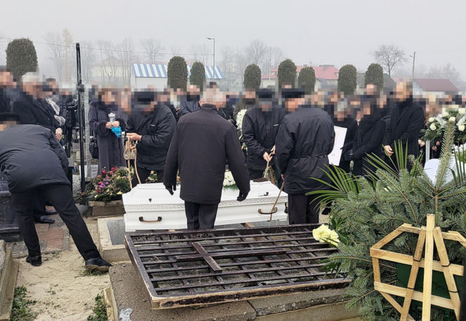 Pogrzeb 11-letniego aktora. Nikodem Marecki spoczął w białej trumnie. Żegnały go tłumy