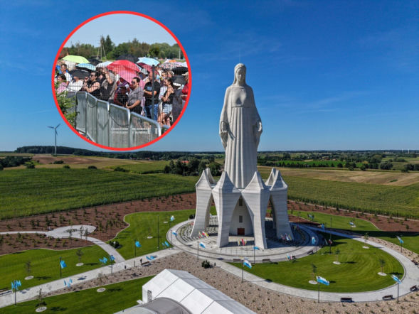 Najazd turystów na gigantyczny pomnik Matki Boskiej w Konotopiu. Nawet toalety nie wytrzymały
