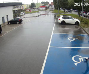 Gang dzieciaków okradł automat z zabawkami