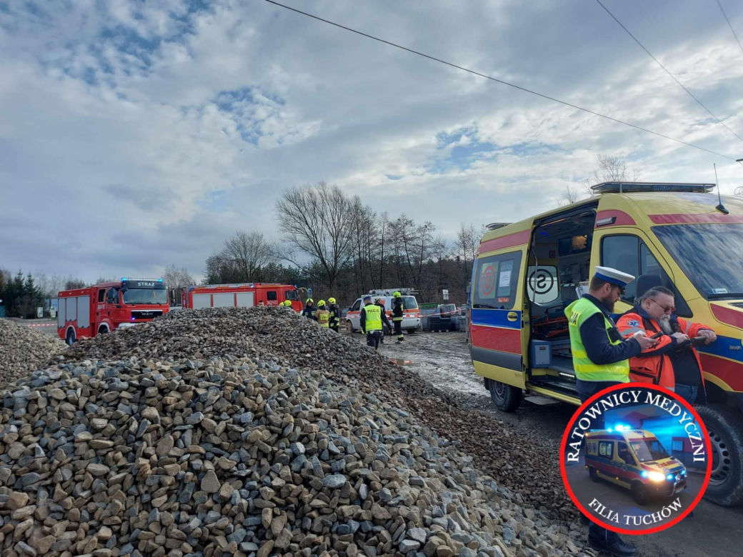 Nieszczęśliwy wypadek koło Tuchowa. Kierowca ciężarówki został porażony prądem