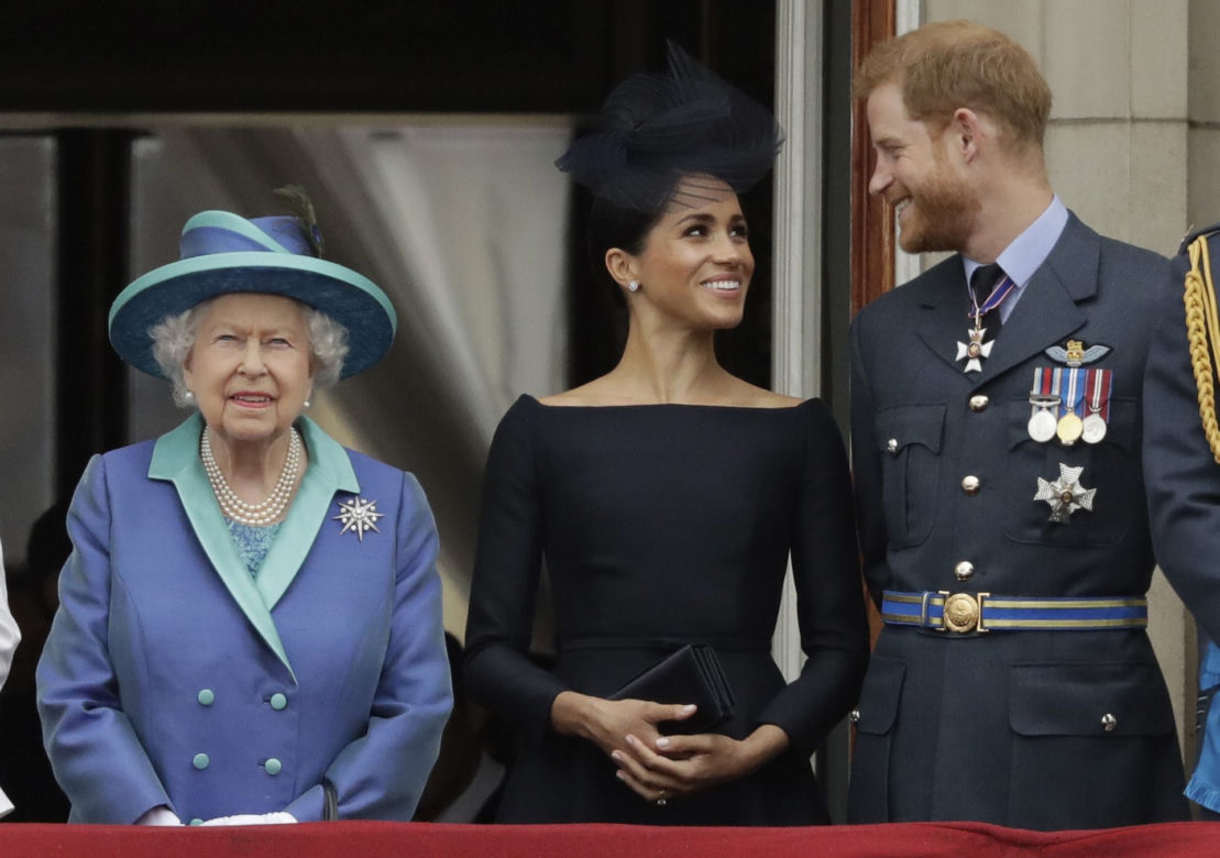Harry i Meghan ODCHODZĄ z rodziny królewskiej! Zarobią na tym miliony