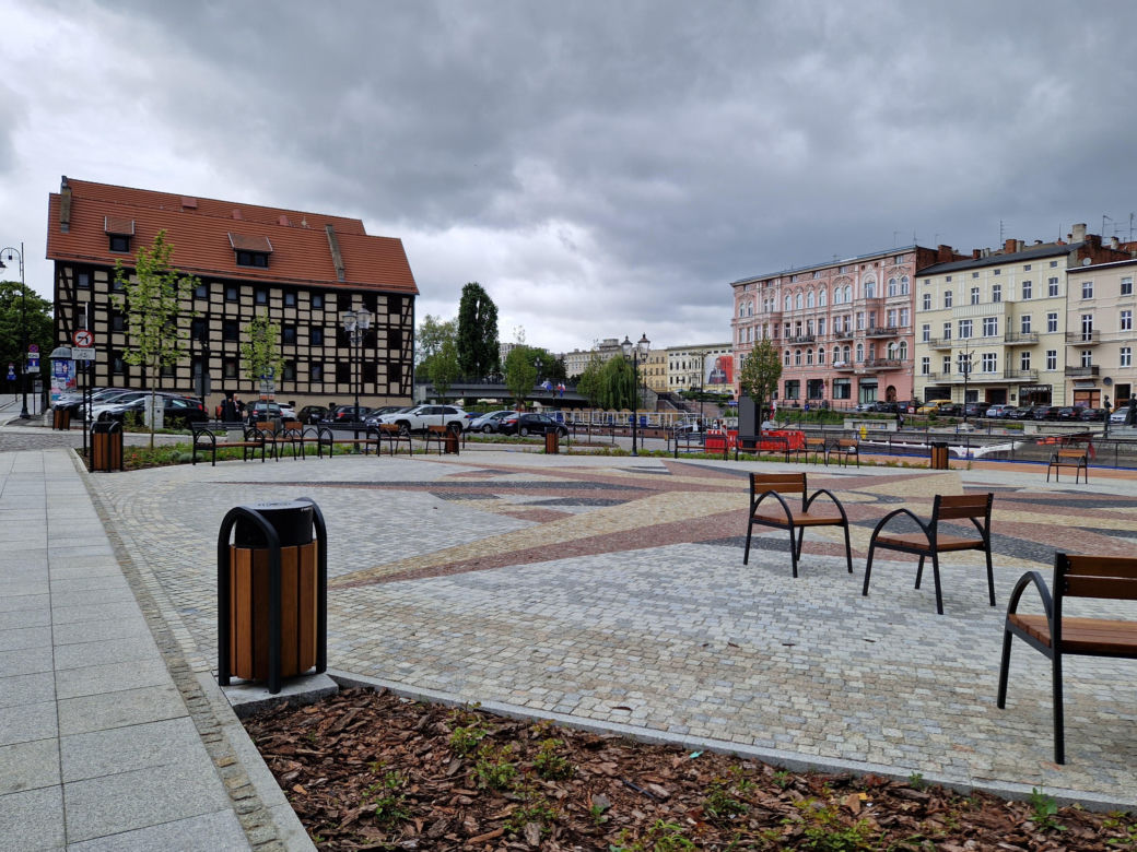 Rybi Rynek w Bydgoszczy niemal gotowy. Eleganckie nabrzeże już cieszy oczy!