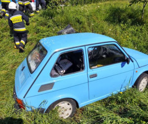 Chomranice. Maluch wypadł z drogi do rowu. Jedna osoba w szpitalu