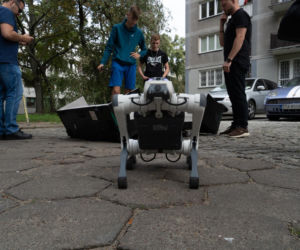 Niewiarygodne sceny. Roboty krzyczą w Warszawie, a minister alarmuje: mamy się czego obawiać!
