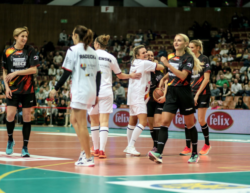 Legendarny Kosmiczny Mecz z Aniołami w Spodku: Gwiazdy zagrały dla Domu Aniołów Stróżów 