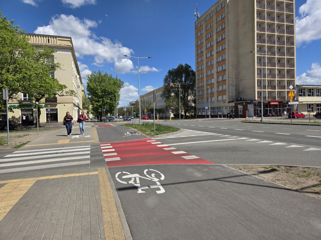 Tak się teraz jeździ na osiedlu Leśnym w Bydgoszczy. Nowa organizacja ruchu na ul. Sułkowskiego!