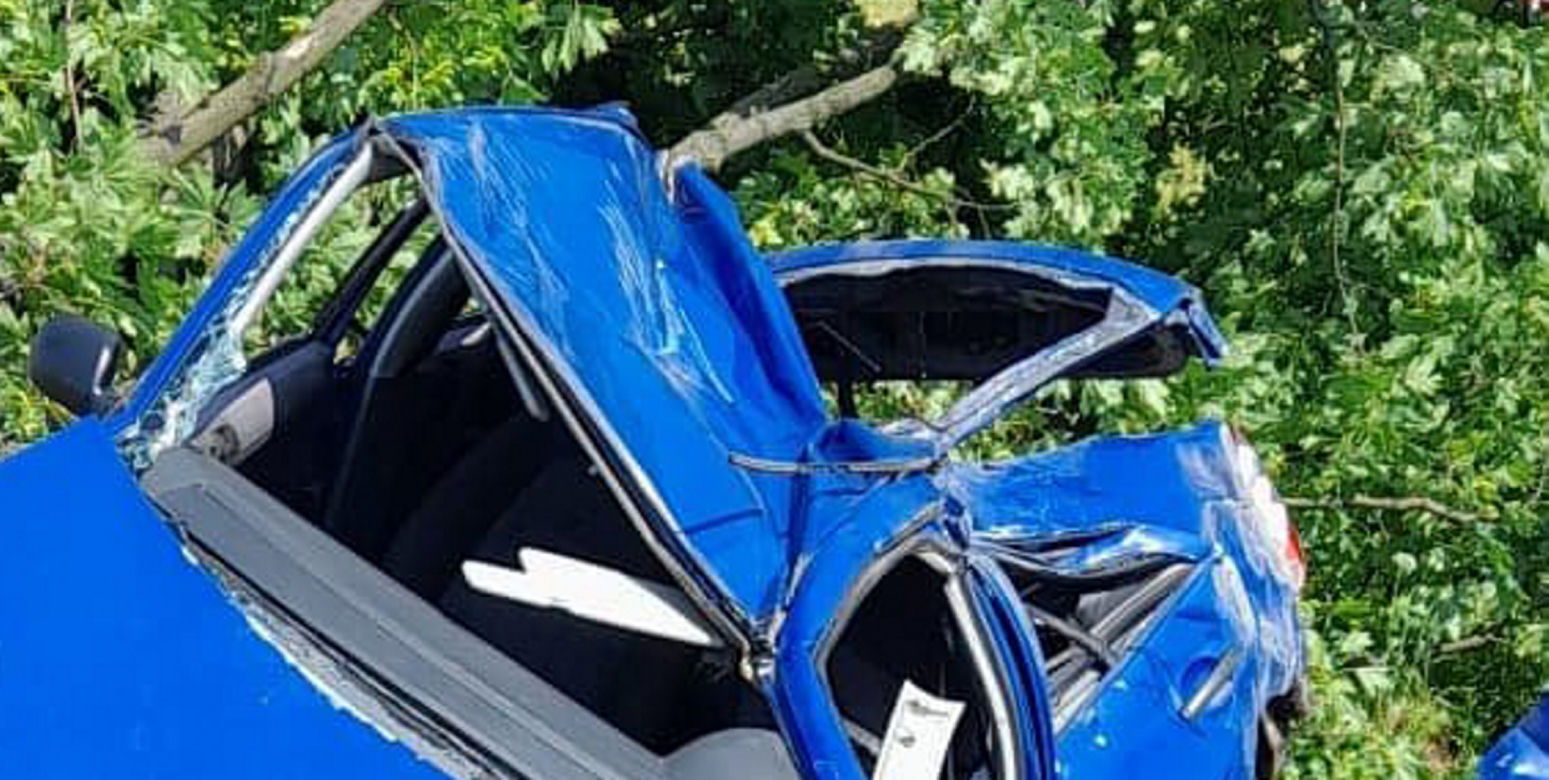 Koszmarny wypadek pod Płockiem! 35-latek uwięziony w skodzie nie żyje [ZDJĘCIA]