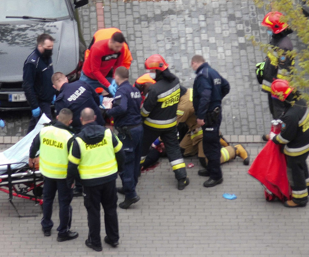 Zakrwawiony mężczyzna napadł na policjantów 