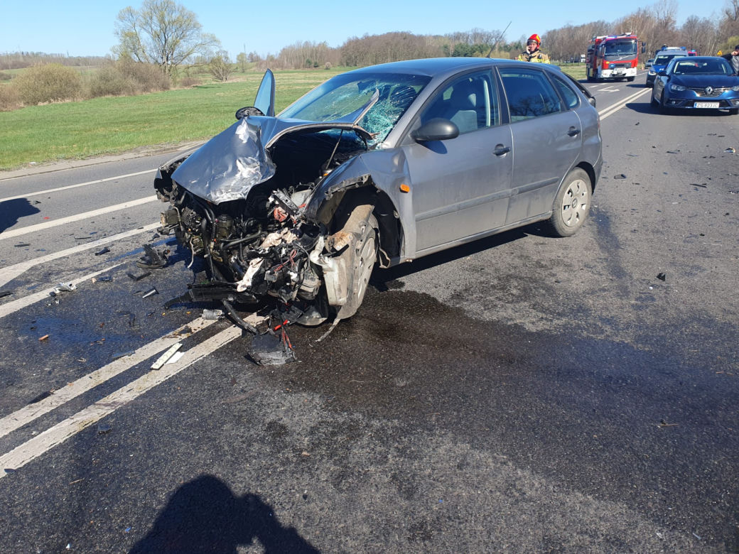 Wypadek na obwodnicy Jasienia. Na miejscu pojawił się śmigłowiec LPR