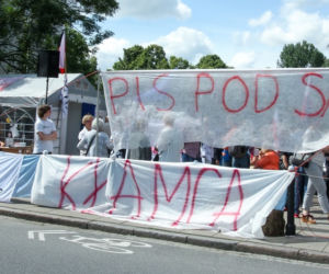 Protest pod sejmem przeciwko zmianom w sądownictwie