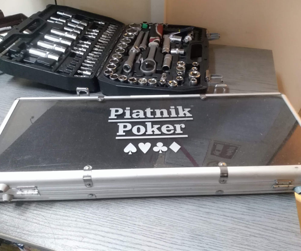 Zestaw do pokera i skrzynka na narzędzia