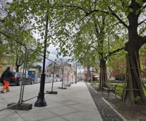 Nowe oblicze placu Wolności. Kwiaciarnie już zamontowane, koniec prac coraz bliżej