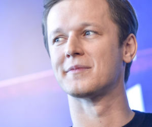 Filip Pławiak kiedyś i dziś. Tak przez lata zmieniał się ulubieniec widzów z serialu Chyłka