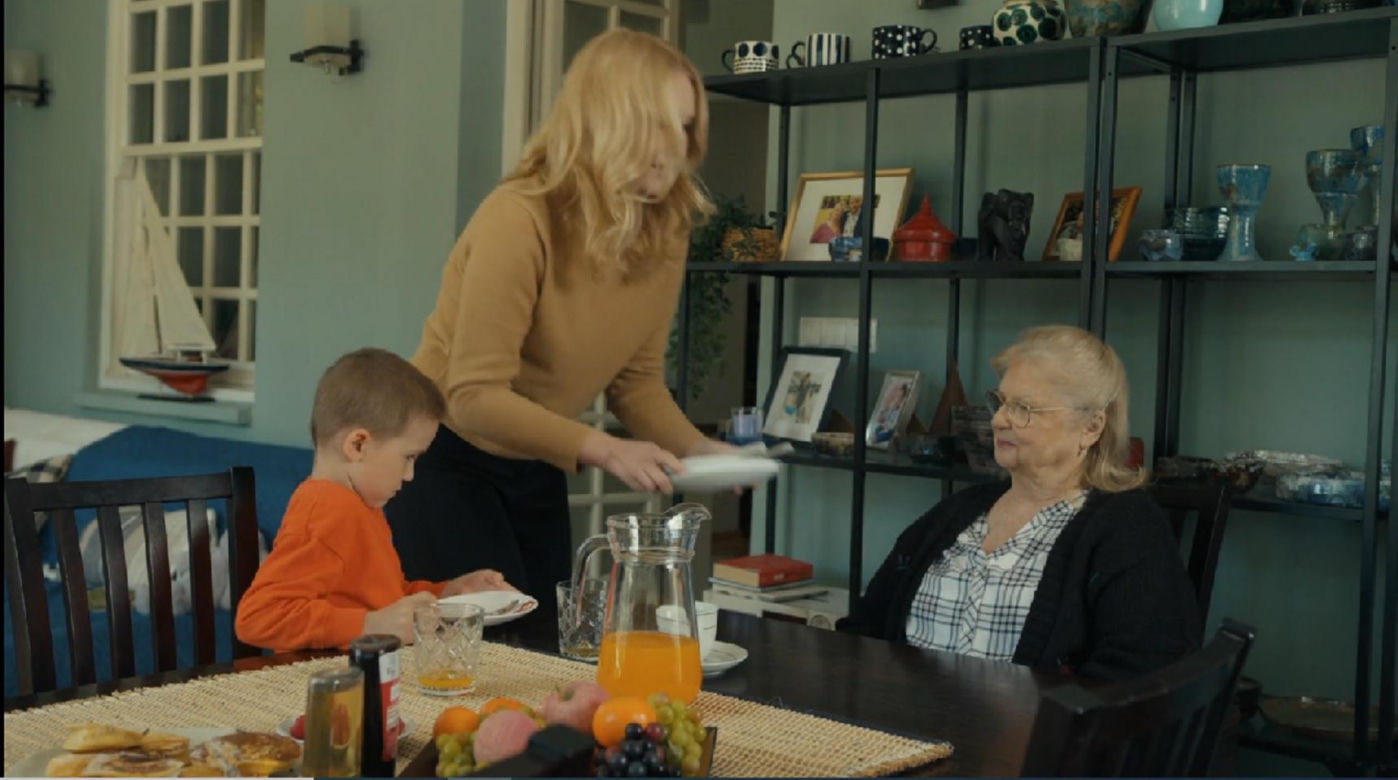 Barwy szczęścia, odcinek 3072. Dobromir (Franciszek Bukowski), Karolina (Marta Dąbrowska), Amelia (Stanisława Celińska)
