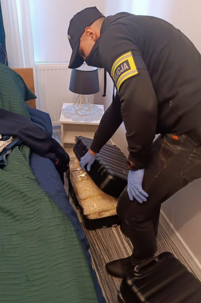 Policjanci z Bydgoszczy odkryli narkotykowy magazyn w jednym z bloków na terenie miasta