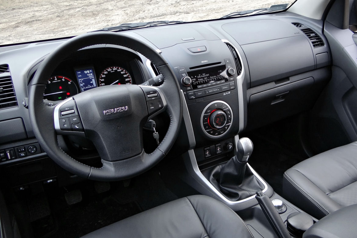 Isuzu D-MAX - deska rozdzielcza