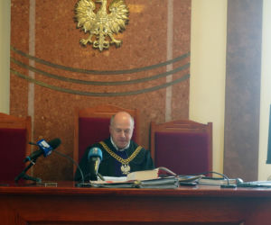 Pędził karetką, by ratować kobietę. Na przejściu potrącił 10-latka. Jest wyrok