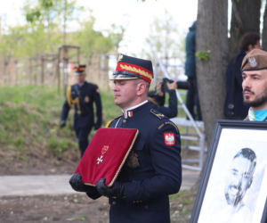 Polacy żegnają Łukasza Litewkę. Kondukt żałobny