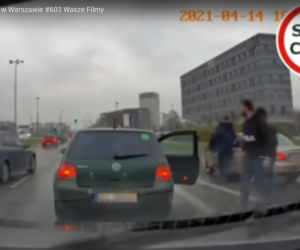 Kierowcy jaguara i autobusu urządzili sobie zapasy na ulicy