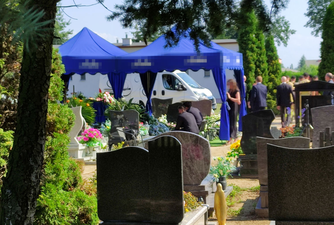 Serce pęka na widok grobu rodziny, która zginęła w wypadku pod Emilianowem