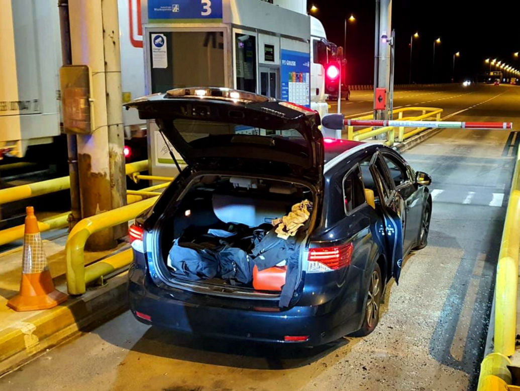 Sensacyjne zatrzymanie na A2. Nagle policjanci wyciągnęli broń
