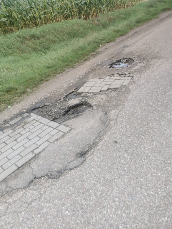 Siemiątkowo. Kto remontował te drogi?! "Być może to fenomen w skali kraju i świata"