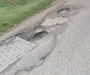 Siemiątkowo. Kto remontował te drogi?! Być może to fenomen w skali kraju i świata