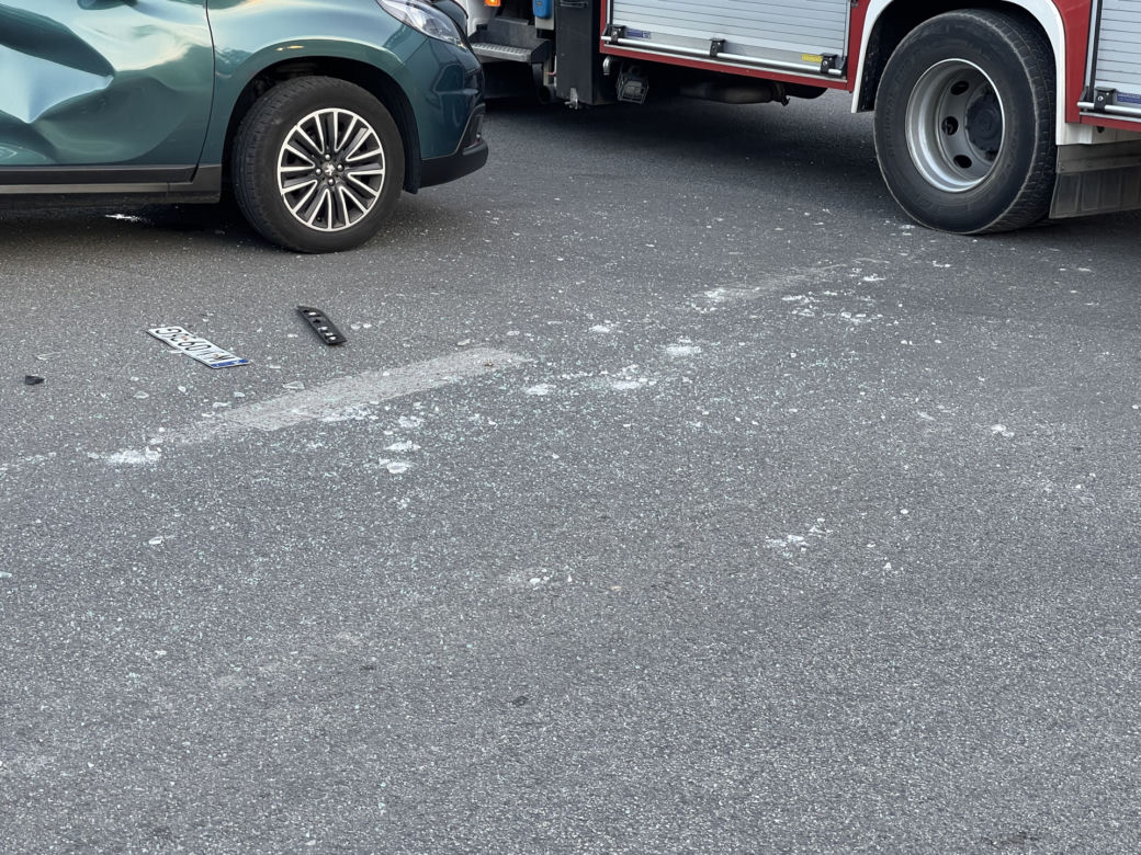 Dramat na Białołęce. Osobówka wjechała pod betoniarkę. W środku było malutkie dziecko