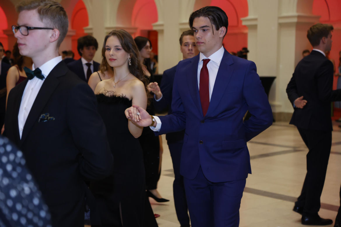 Studniówka 2024 XXXVII LO im. Jarosława Dąbrowskiego - zdjęcia