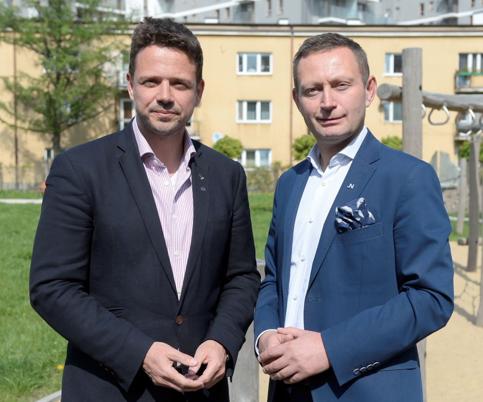 Paweł Rabiej zamiast walczyć z wirusem, pojechał na wakacje