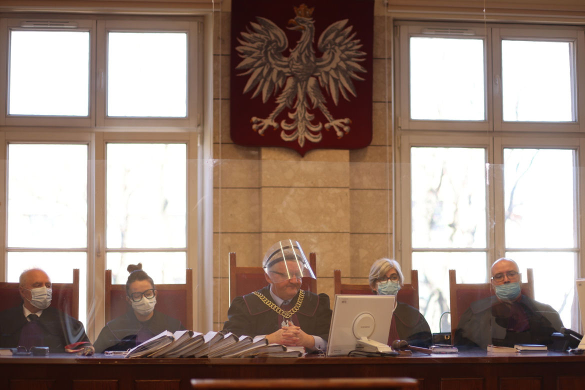 Zabiła męża, ciało zawinęła w folię i wyrzuciła do lasu. "Bał się, że Ilona może go otruć"