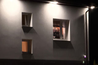 Mrozy ciało mężczyzny w domu