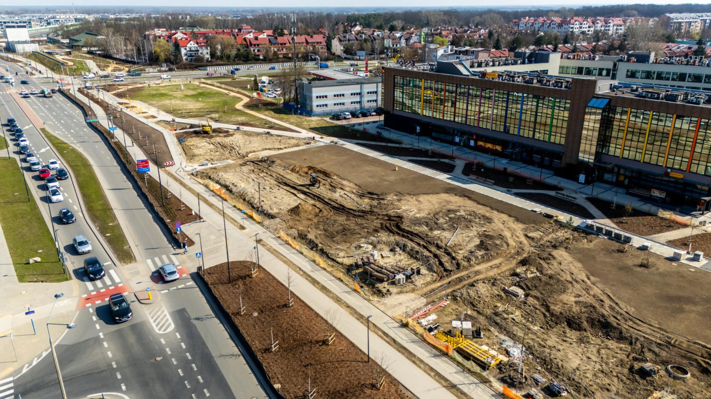 Park nad Południową Obwodnicą Warszawy w marcu 2026 r.