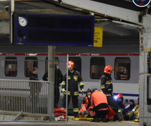 Mężczyna spadł z peronu na Dworcu Zachodnim