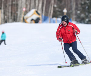 Poseł Wójcik szusuje w kasku