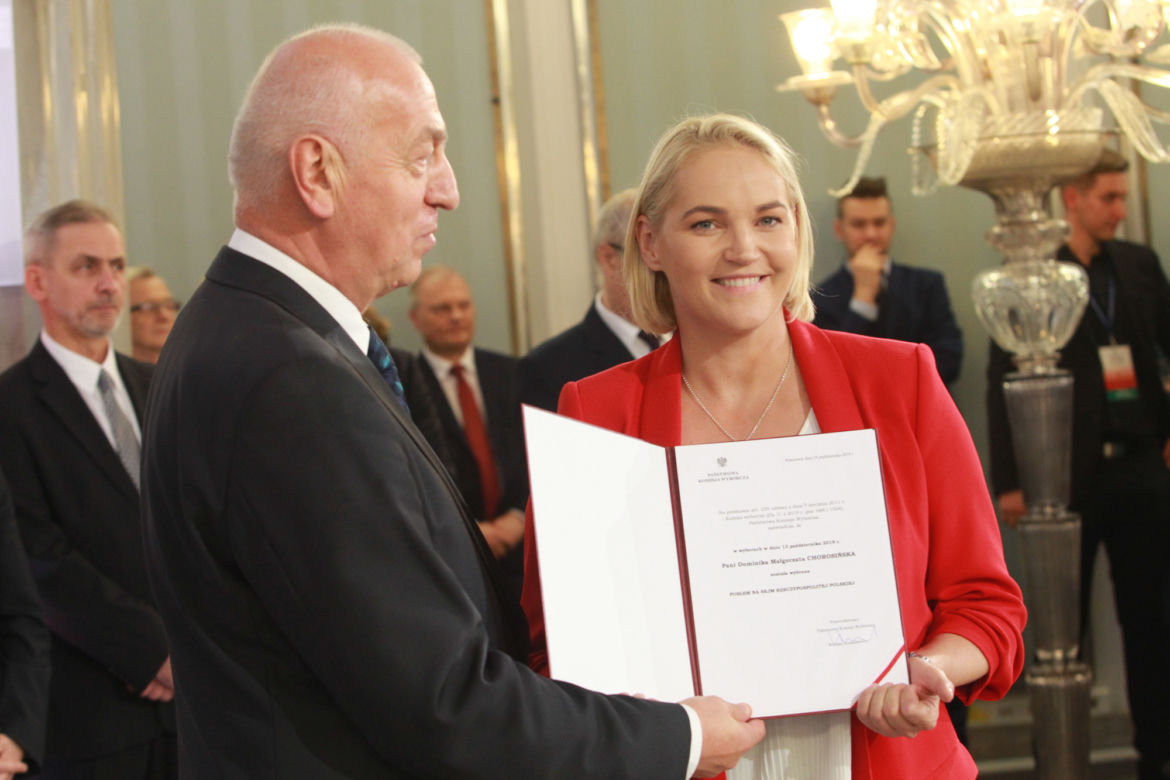 Posłanka PiS Dominika Chorosińska w odważnych scenach łóżkowych