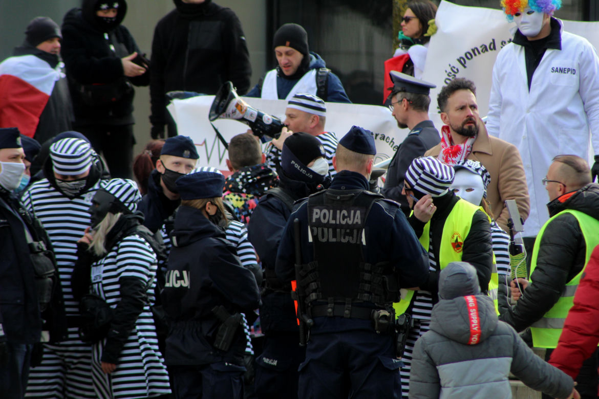 Marsz o wolność w Katowicach. Tak wyglądał liczny protest antycovidowców 