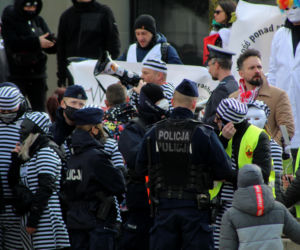 Marsz o wolność w Katowicach. Tak wyglądał liczny protest antycovidowców 