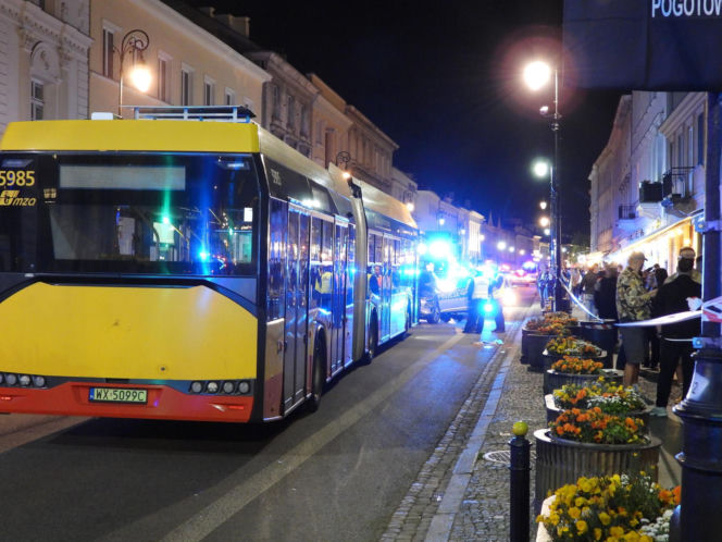 Autobus potrącił kobietę na Nowym Świecie