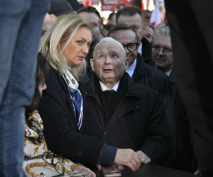 Jarosław Kaczyński w trakcie protestu przed Trybunałem Konstytucyjnym