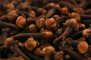 GIS alarmuje: w popularnej przyprawie Kamis wykryto pestycydy. W twojej kuchni może leżeć skażona partia