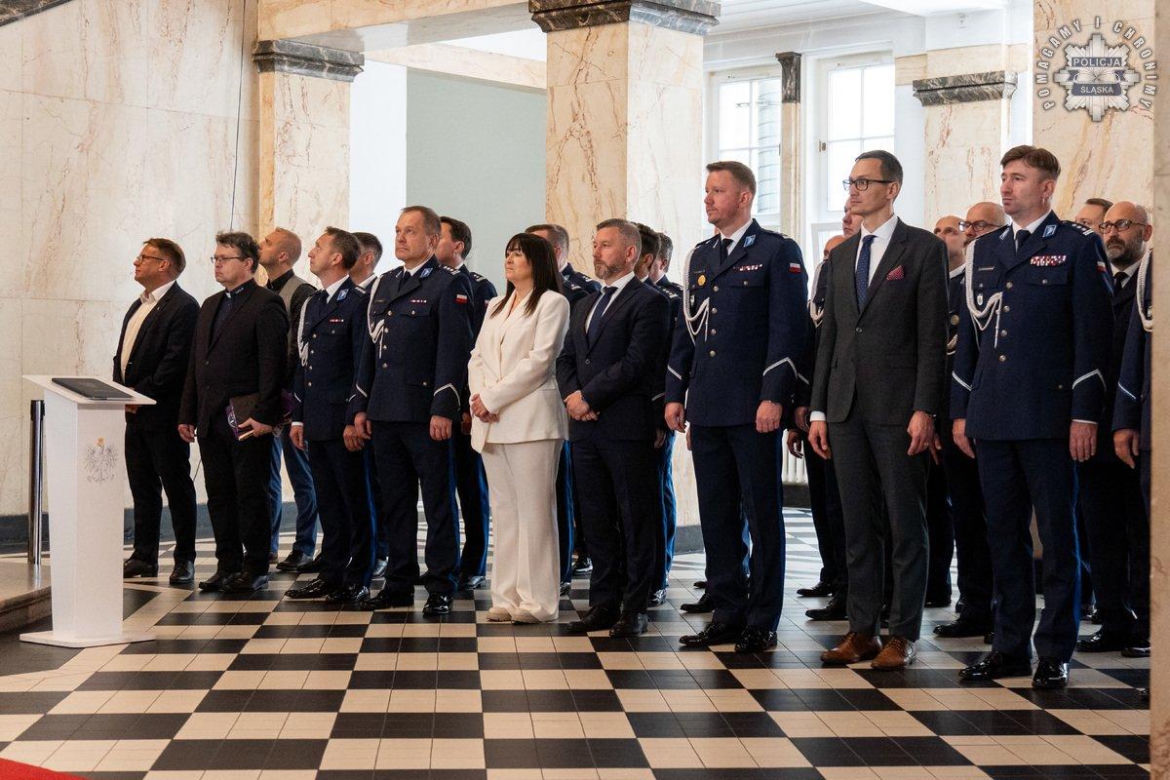 Nowi policjanci zasilili szeregi śląskiej policji! Wśród nich osiem policjantek